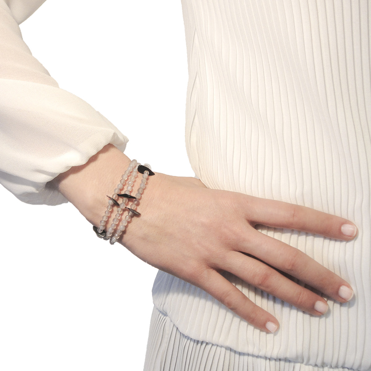 WRAP FRAGMENTS GRAY AGATE BRACELET