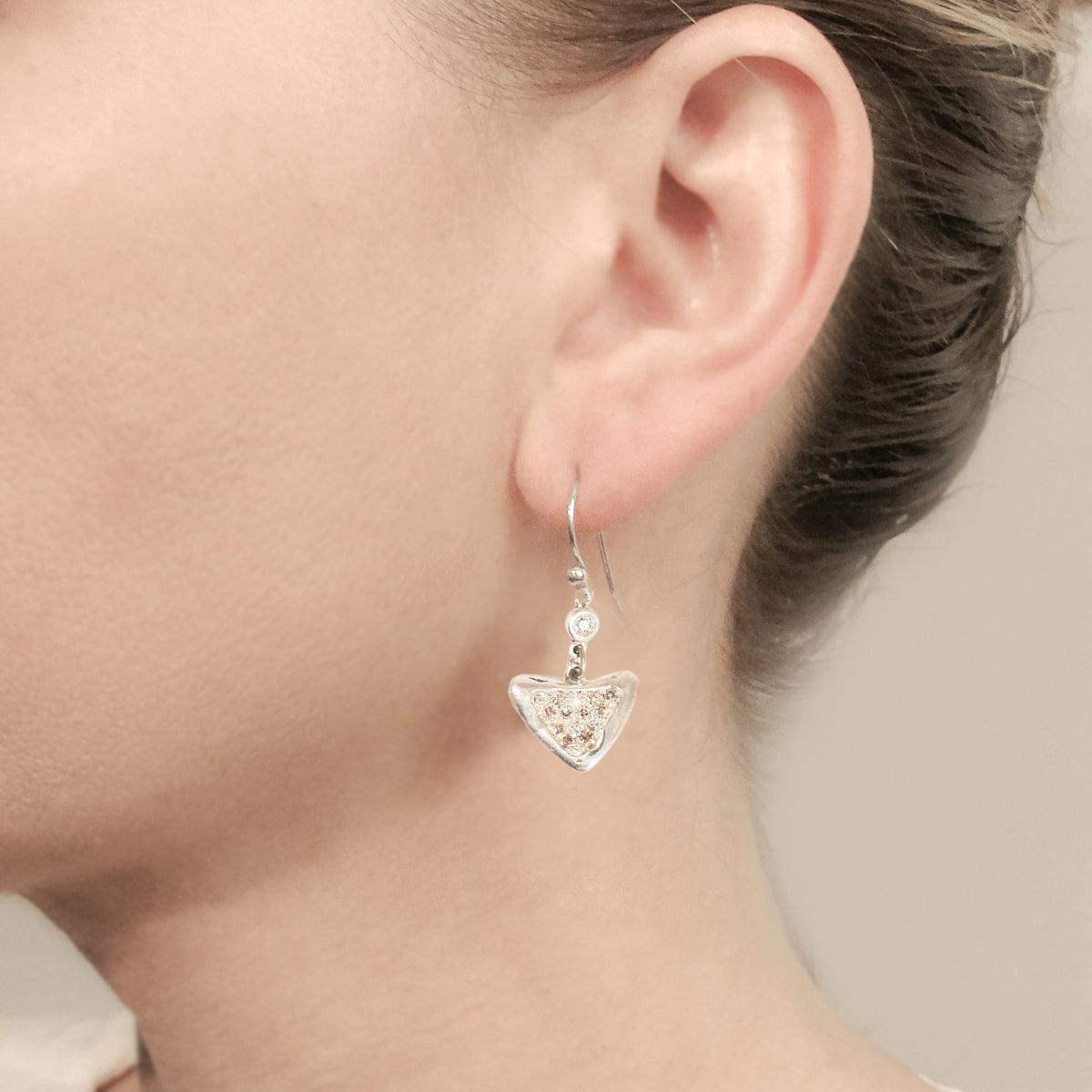 PEBBLES DIAMOND HEART EARRINGS