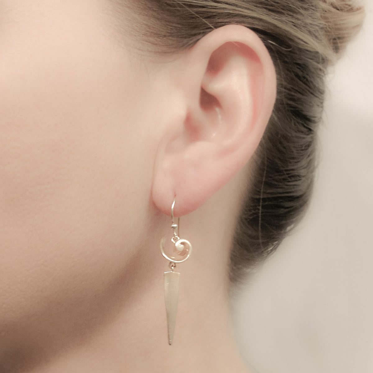 ARROWS SEASHELL EARRINGS