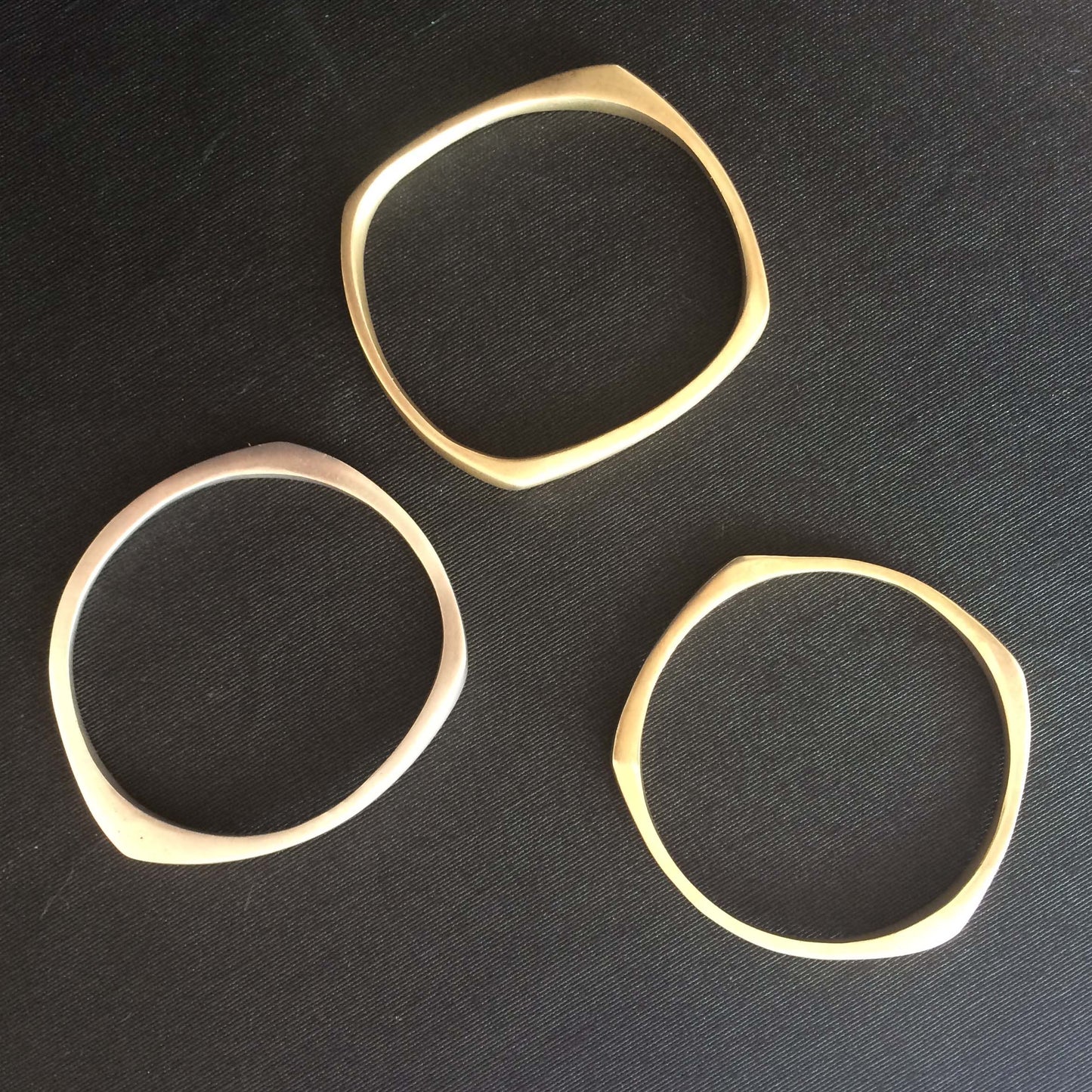 BONE ROUND BANGLE