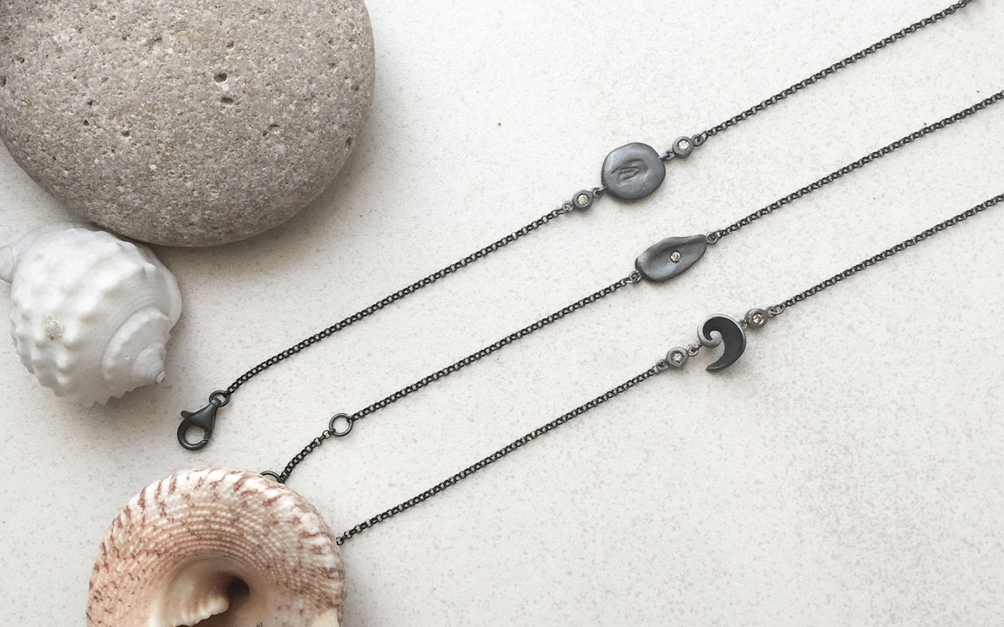 SEASHELL SMALL FLAKE BRACELET