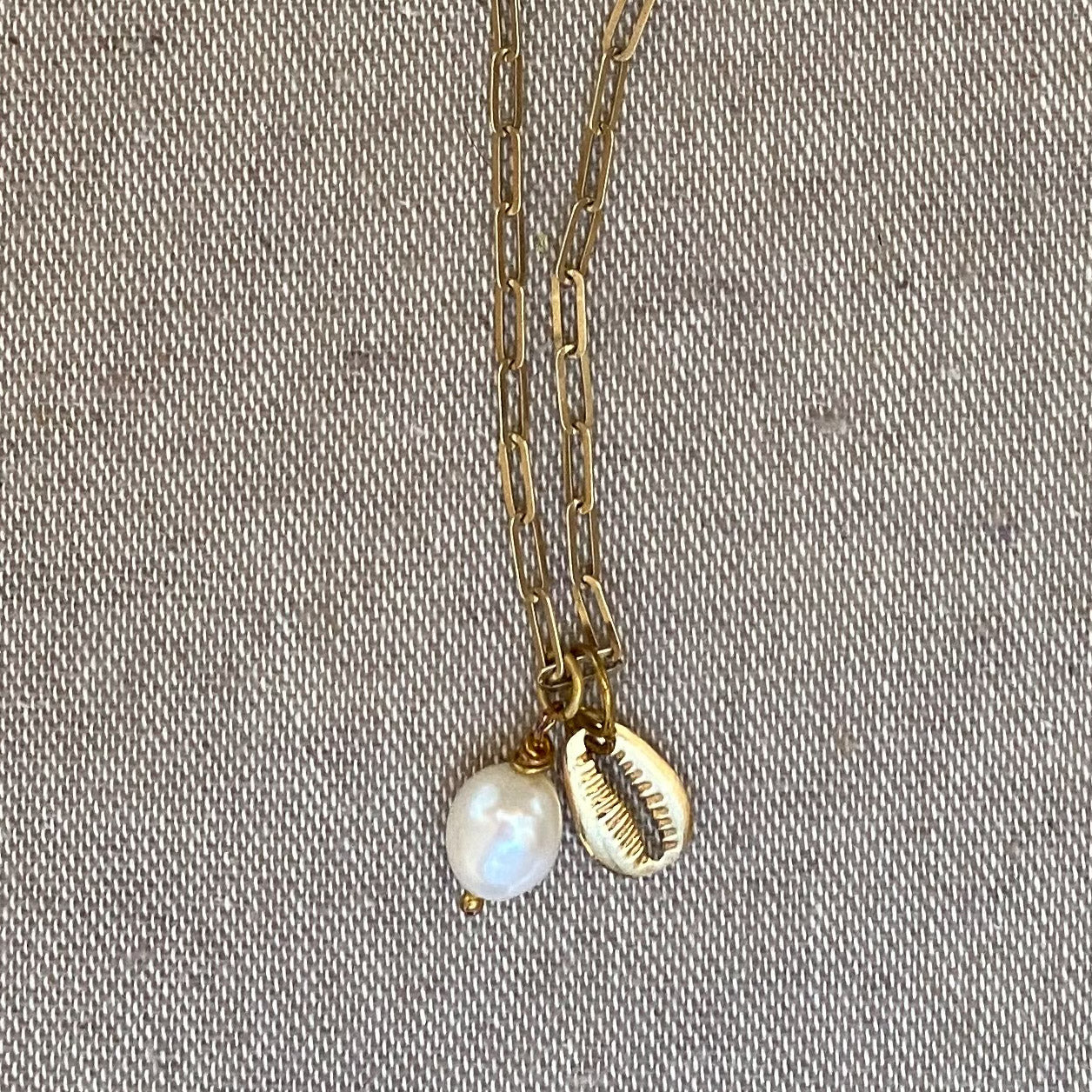 PEARL COWRIE CHARM CHAIN