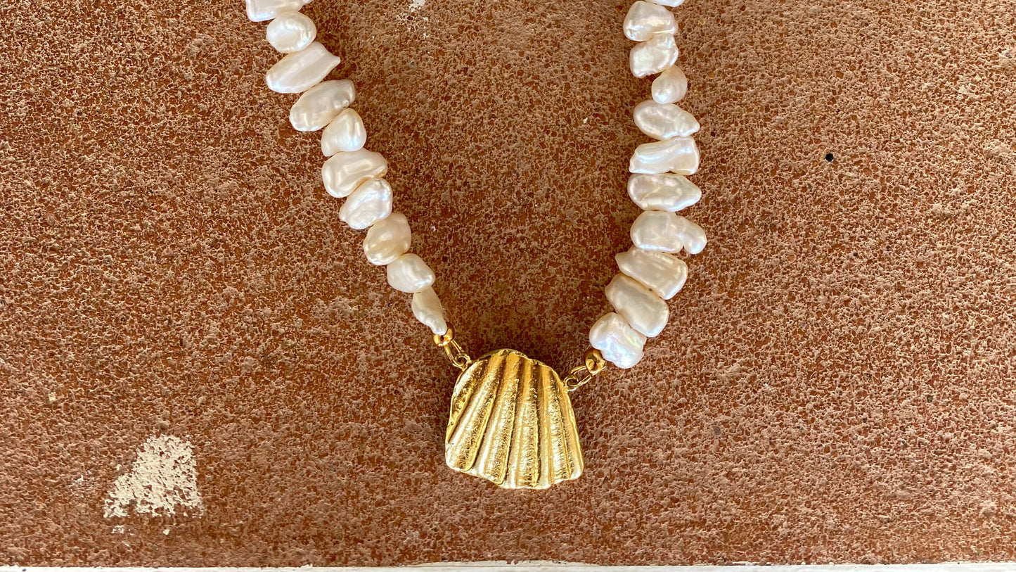 SEASHELLS "PECTINIDA" PEARLS NECKLACE
