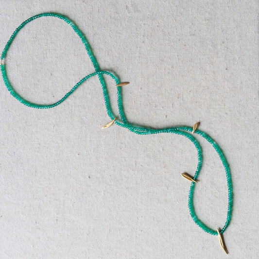 LONG CHRYSTAL LEAVES NECKLACE