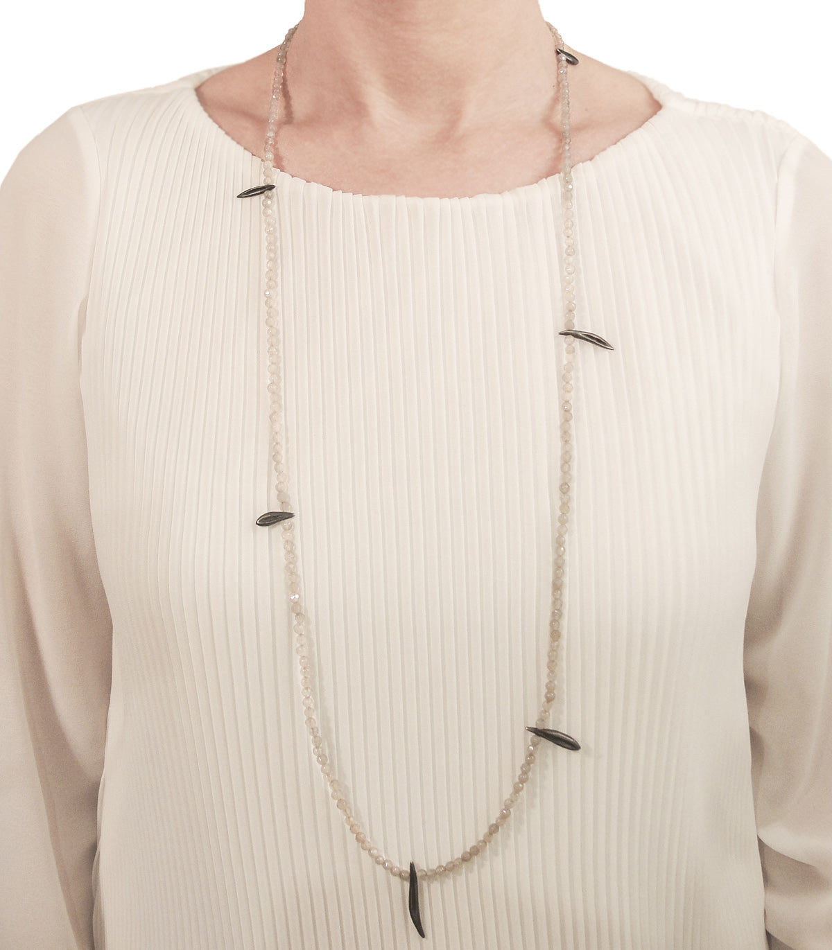 LONG GRAY AGATE LEAVES NECKLACE