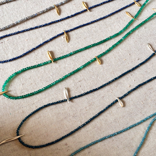 LONG CHRYSTAL LEAVES NECKLACE